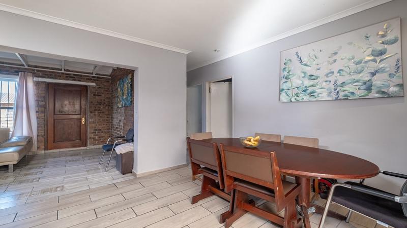 4 Bedroom Property for Sale in Glenwood Western Cape